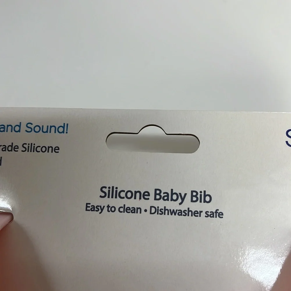 Silicone baby bib. 1695